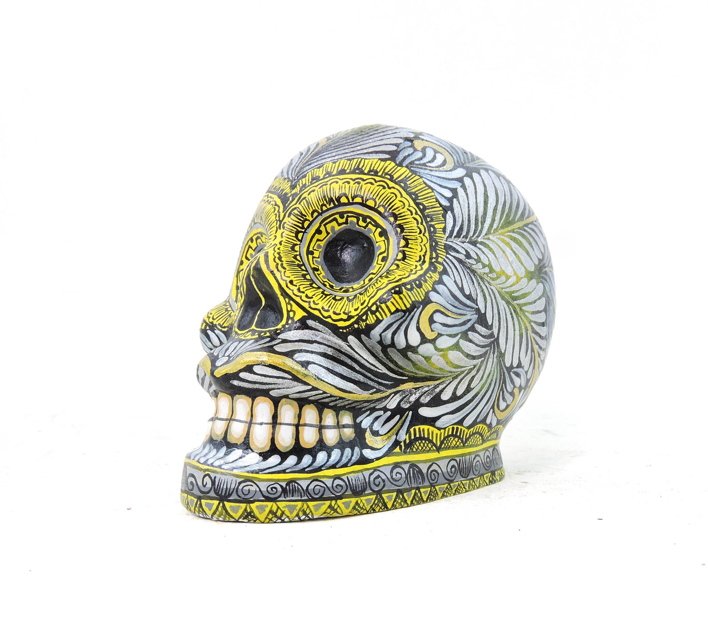 Craneo de Barro Dorado y Negro