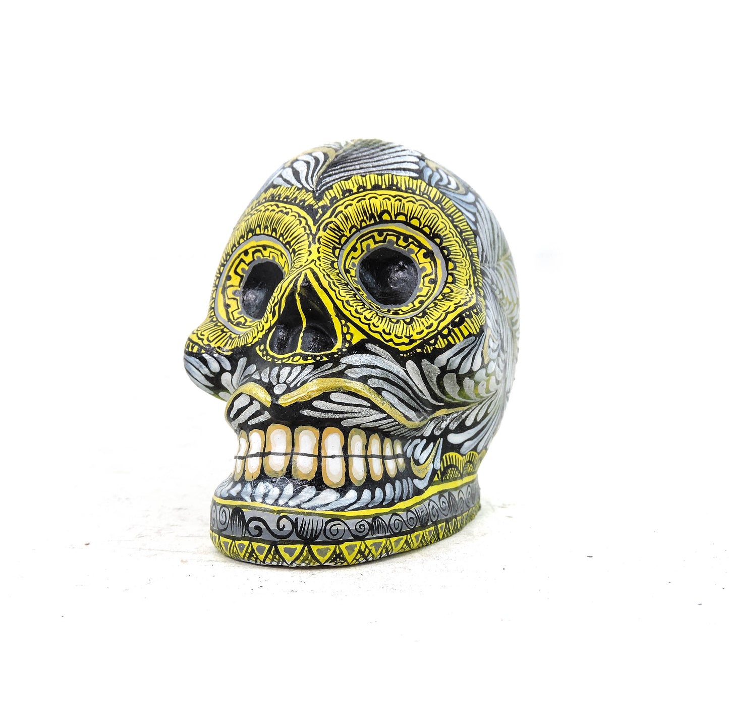 Craneo de Barro Dorado y Negro