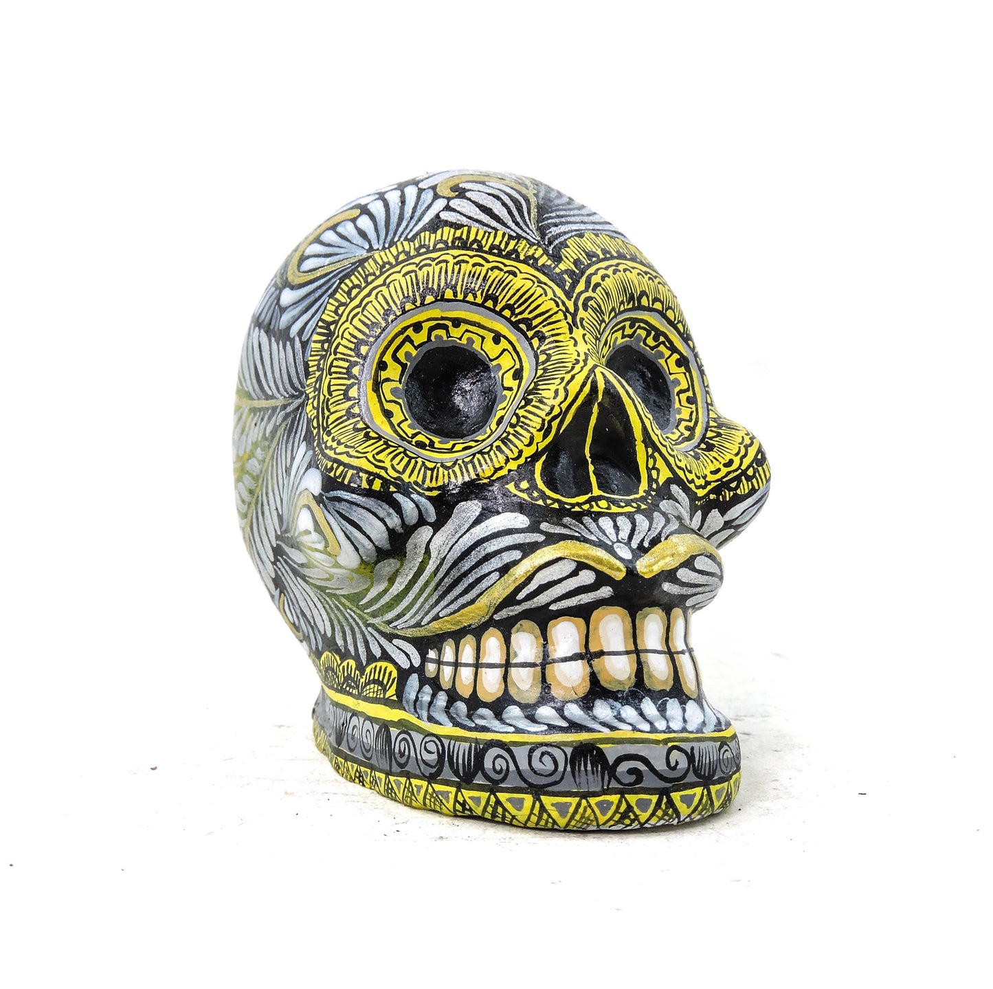 Craneo de Barro Dorado y Negro