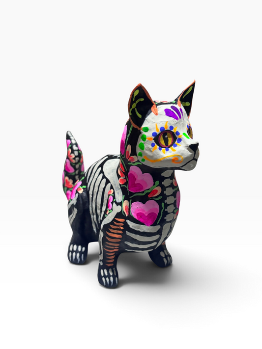 Gato corazones rosas