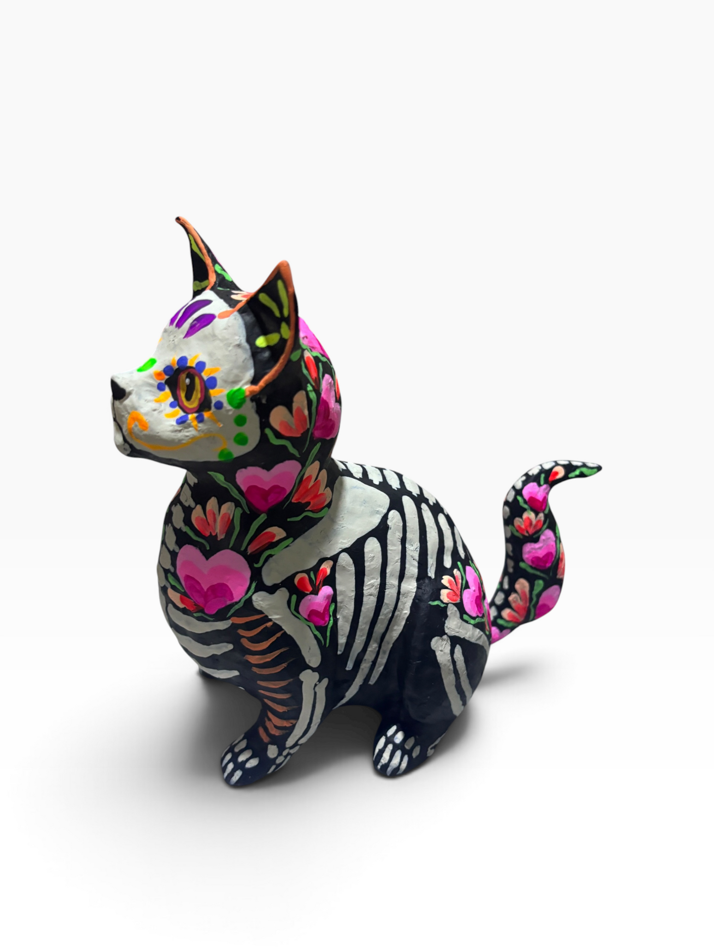 Gato corazones rosas